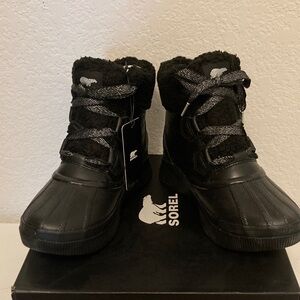 NWT Sorel Womens Black Out N About IV Chillz Lux Waterproof Boots